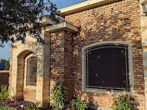 3rd image of 2606 Maria Luiza Dr