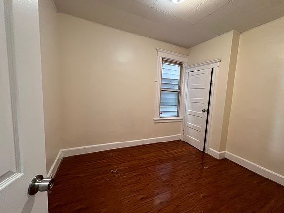 4th image of 136 Bidwell Ave Floor 1