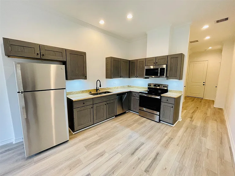 3255 Real St #B — Photo 6