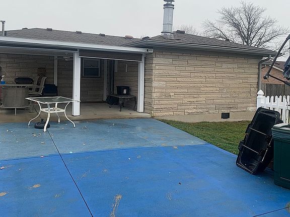 2nd image of 435 Linden Ln