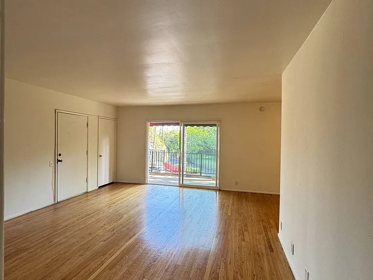 1717 Huntington Dr #7 — Photo 8