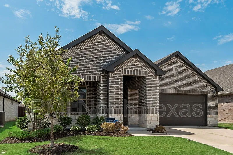 4 bed, 3.0 bath, 2077 sqft, $2,400 — Photo 2