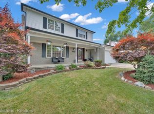 37738 Santa Anna St, Clinton Township, MI 48036