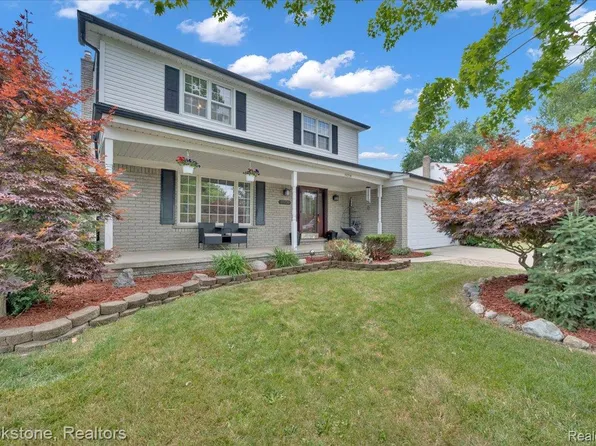 37738 Santa Anna St, Clinton Township, MI 48036