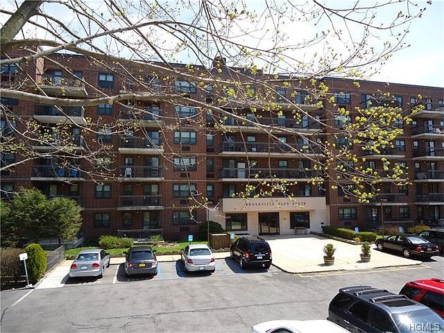 2nd image of 1376 Midland Ave APT 612