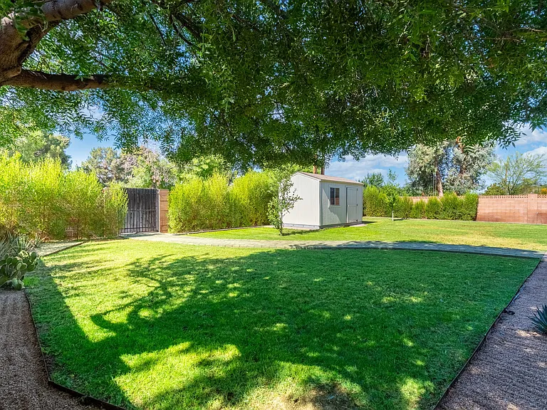 715 W Oregon Ave — Photo 34