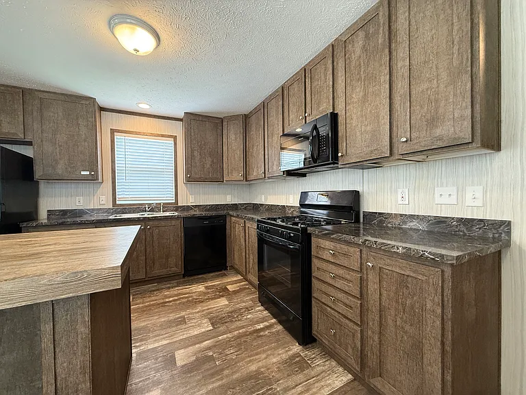 38000 Le Chateau Blvd #49 — Photo 7