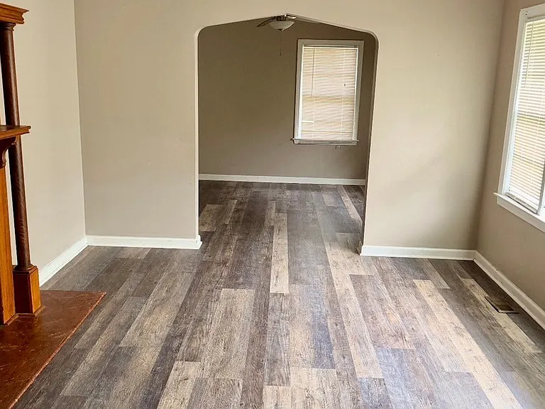 527 Englewood Dr — Photo 21