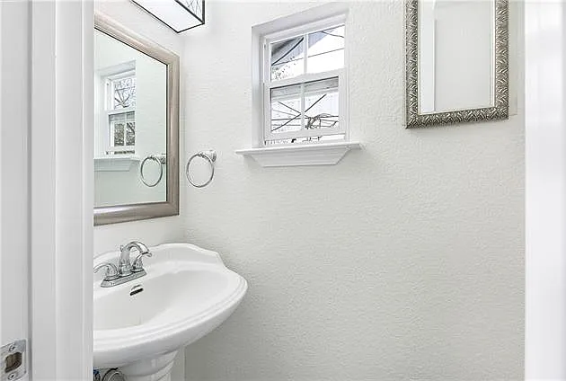 402 Coffee St #D — Photo 11