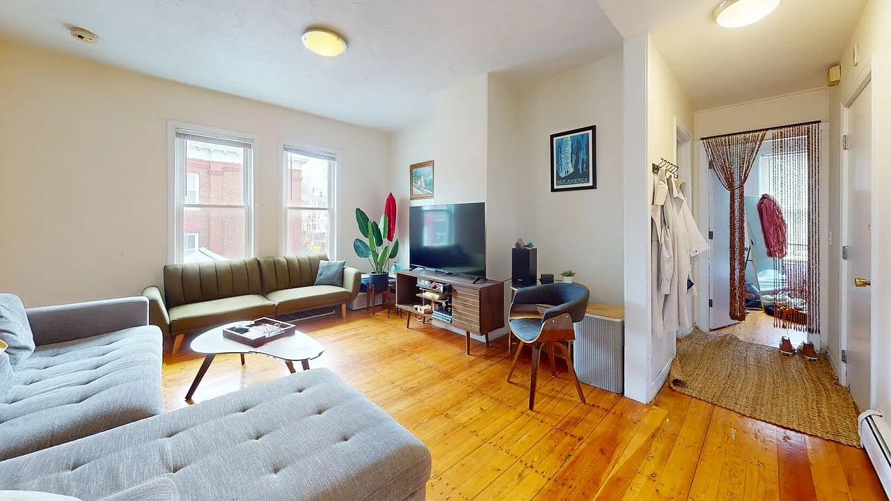 3 bed, 1000 sqft, $3,100 — Photo 1
