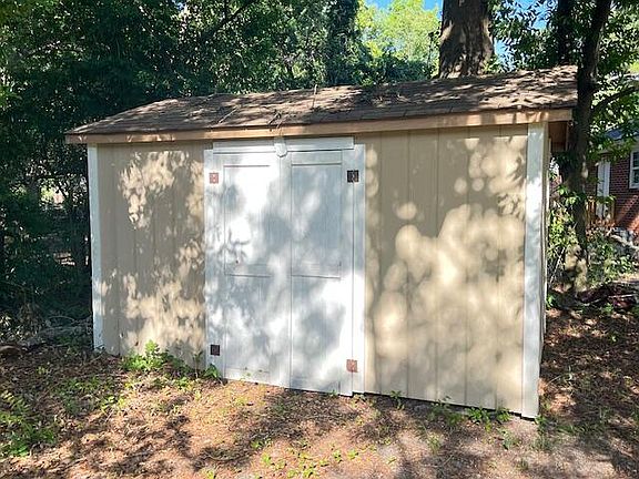 5th image of 105 Jasmine St