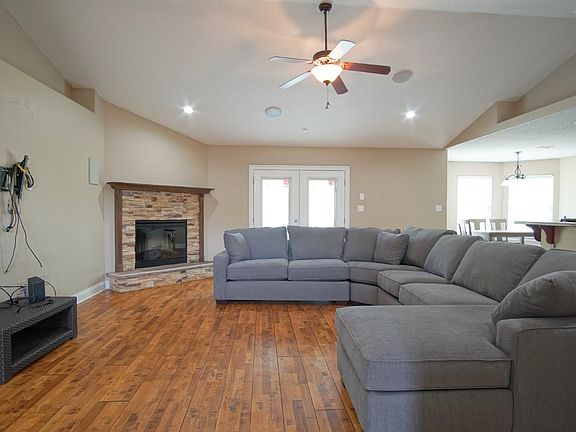 4th image of 1591 Rebecca St