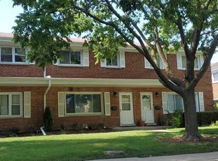 1048 N Boxwood Dr, Mount Prospect, IL 60056