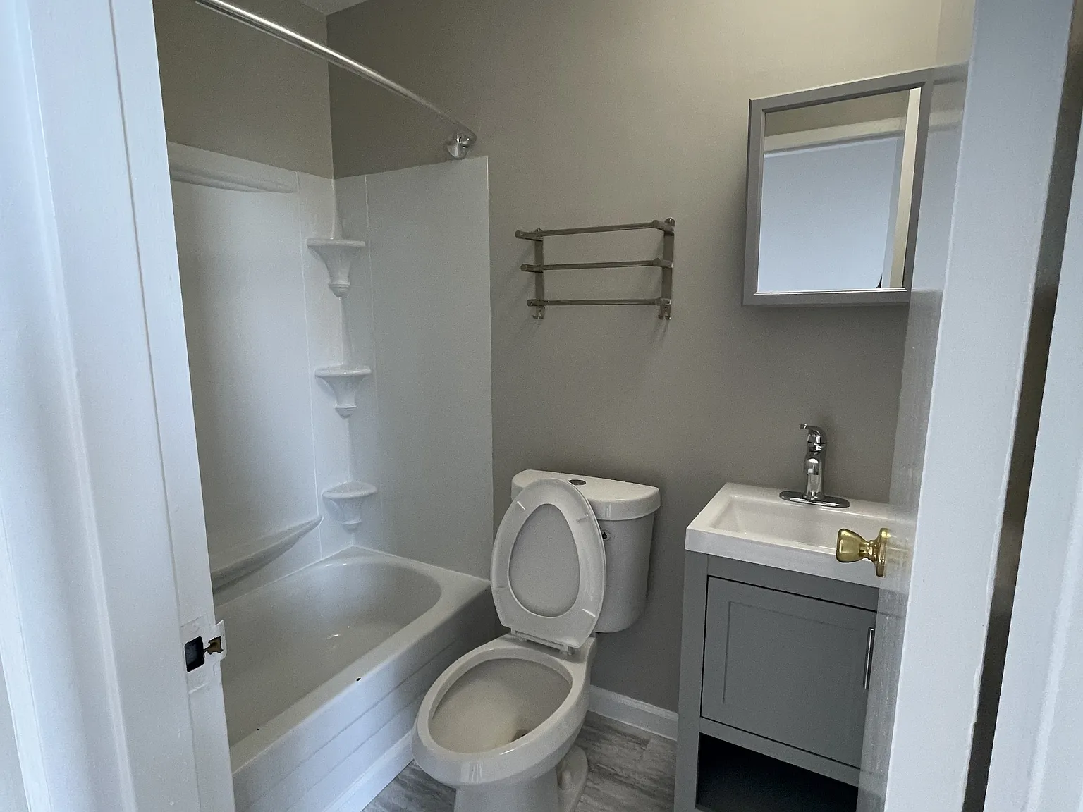 132 W Court St — Photo 4