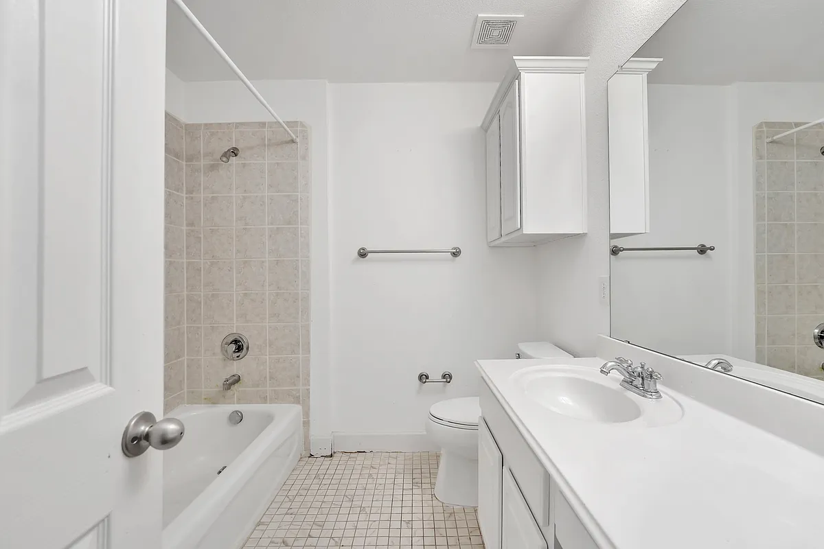 Building Photo - 12618 Red Hawk Dr