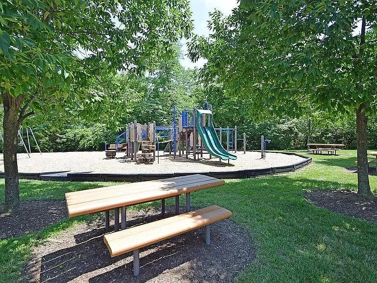 7999 Bradford Ct — Photo 12