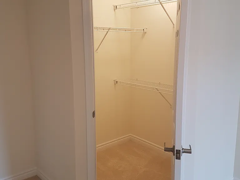2443 Fall Harvest Cres — Photo 4