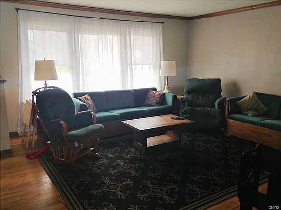 3rd image of 98 Brown St