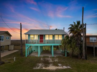 575 Beachfront Dr, Matagorda, TX 77457