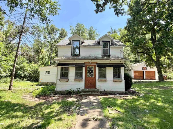325 School St, Rockton, IL 61072
