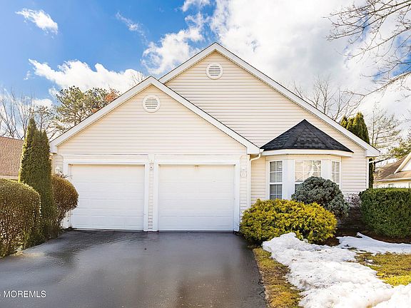 2nd image of 14 Oakmont Road