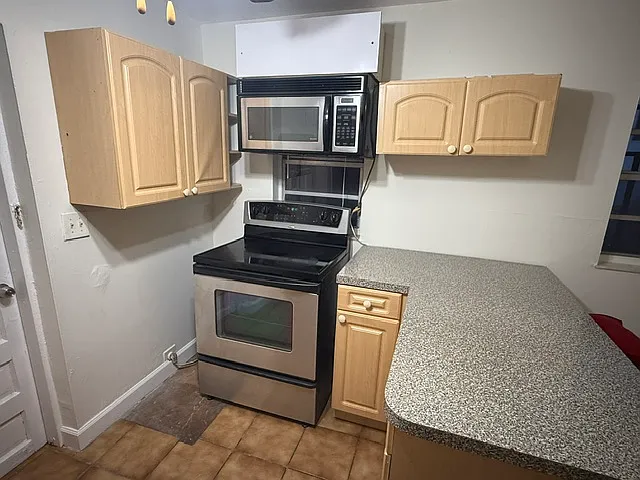 442 SW 36th Ave — Photo 5