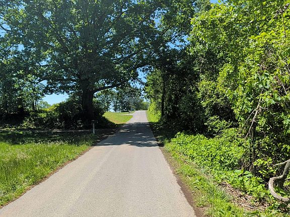 4th image of 700 Bend Rd