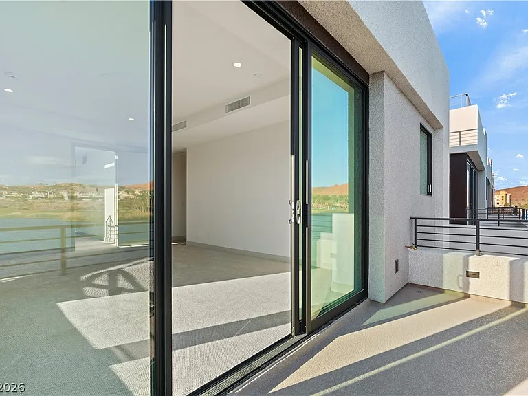 66 Lakefront Dr — Photo 32