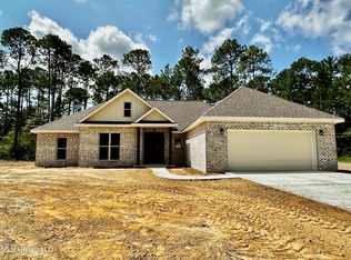 2104 Floral St, Moss Point, MS 39562