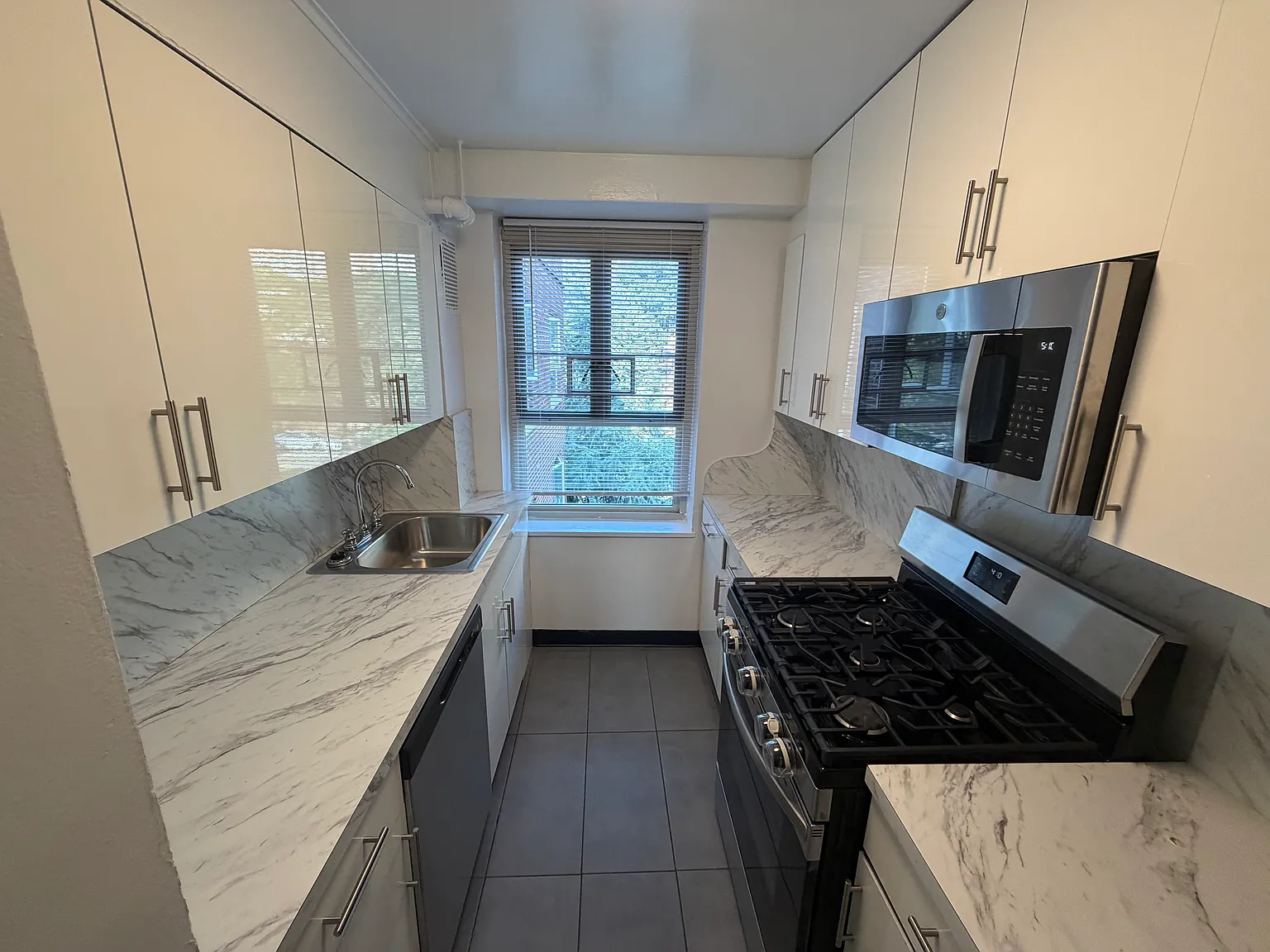 188 B3, Fresh Meadows — Photo 4