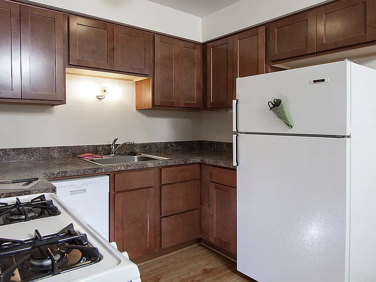 Holiday Center Apartments — Photo 11