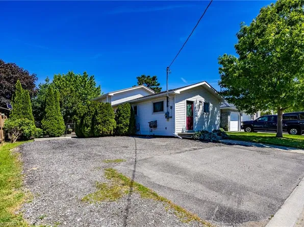21 Centre St, Norfolk County, ON N0E 1M0