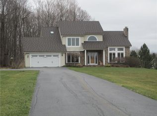 2756 Rosemarie Ln, Ontario, NY 14519