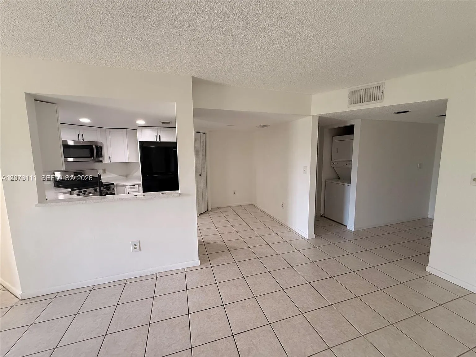 2 bed, 1187 sqft, $2,300 — Photo 4