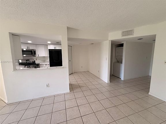 4th image of 9725 SW 138th Ave #B