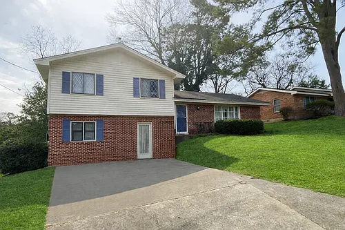844 Sir Michael Dr Photo 1