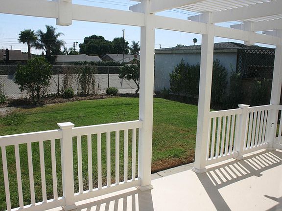 2nd image of 2527 Vuelta Grande Ave