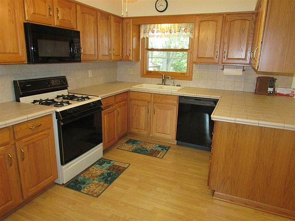 4th image of 1818 Santa Monica Dr