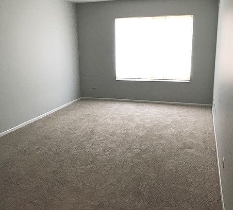 4th image of 1103 S Hunt Club Dr APT 425