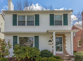 10475 Hart Ave, Huntington Woods, MI 48070