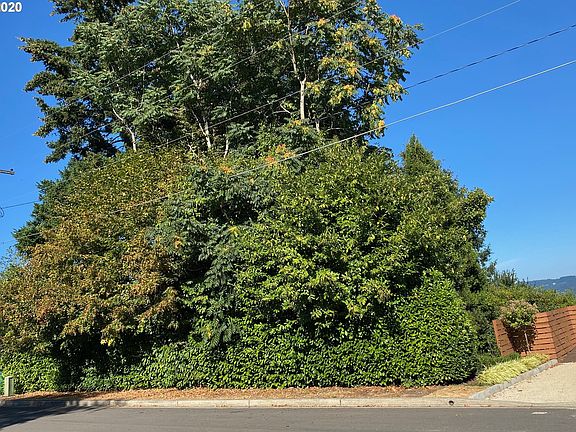 2nd image of 441 SW Dogwood Dr #2