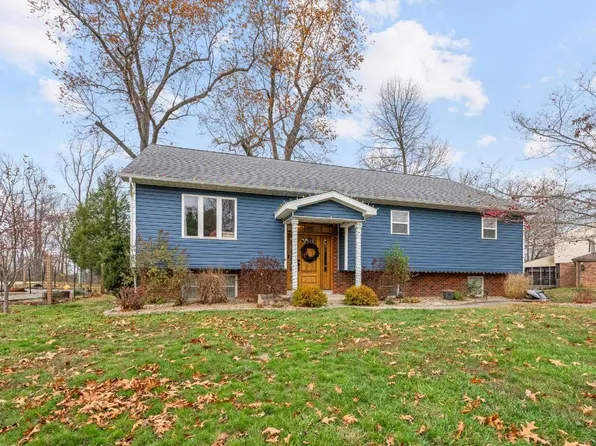 300 Sunset Dr, Russell, KY 41101