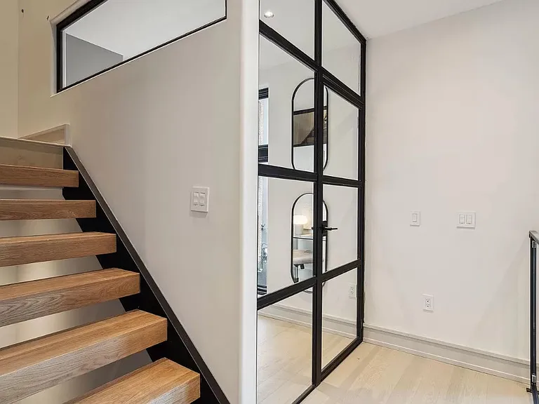 109 S Bonsall St — Photo 46