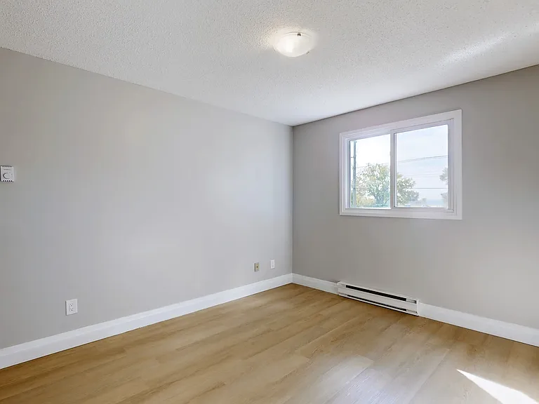 126 Bay St — Photo 10