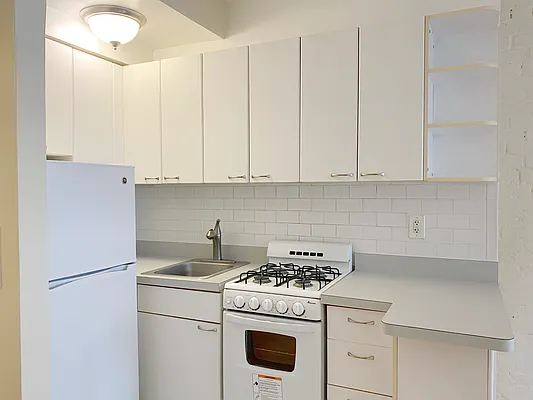 Rented by City Connections Realty | media 11