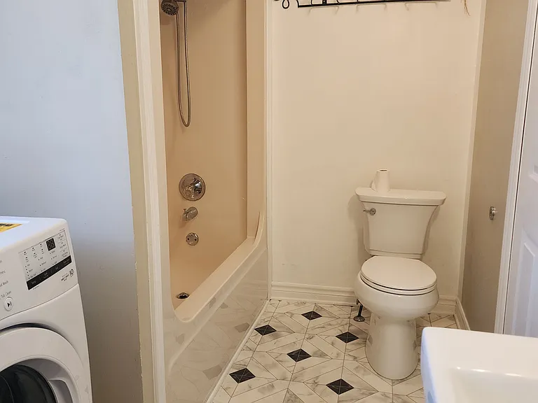 206 Caradoc St S — Photo 25