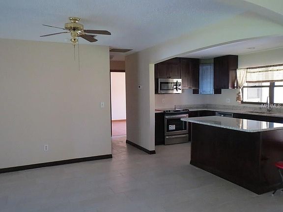 4th image of 1226 Fairway Dr