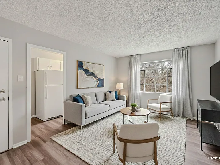 Clifton Woods Apartments — Photo 9