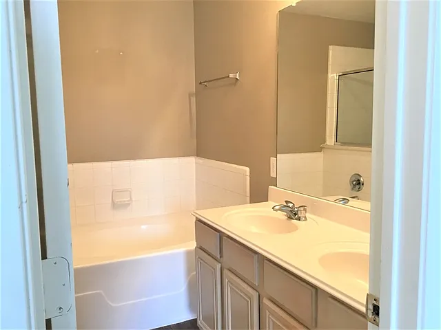 19343 Grand Colony Ct — Photo 12