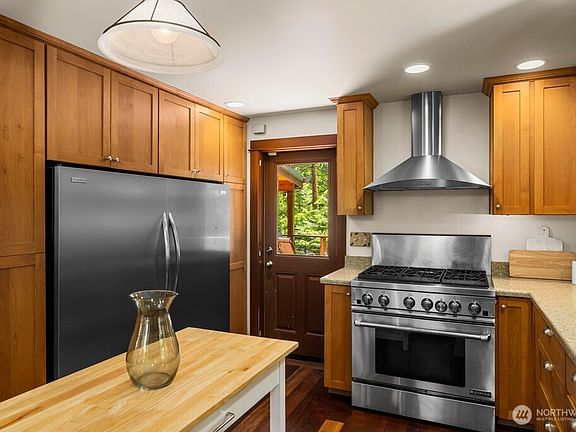 5th image of 20950 Division Street NE